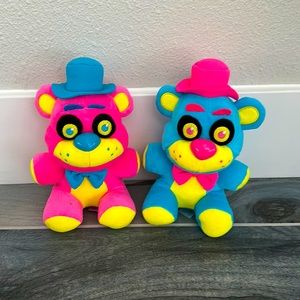 2 Blacklight Freddies’ - FNaF plush Funko